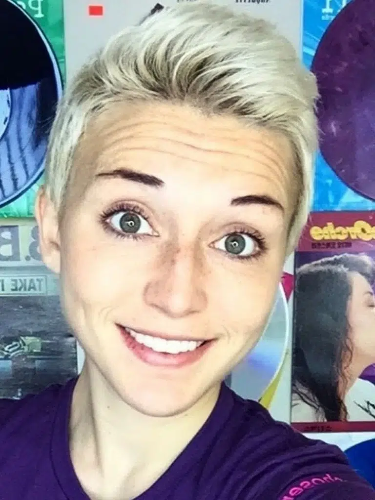CourtneyPants Biography: Wiki, Age, Career, Height, Weight, Boyfriend, Net Worth & More